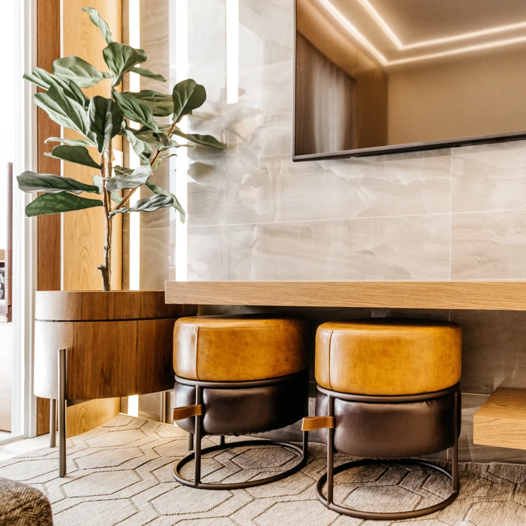 As madeiras nobres, como o Mogno Africano, estão cada vez mais presentes na Arquitetura e Design de Interiores.