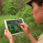 O Monitoramento Florestal Inteligente da Selva Florestal protege seu Mogno Africano. Detecção precoce de pragas, drones e IA para maximizar sua rentabilidade.